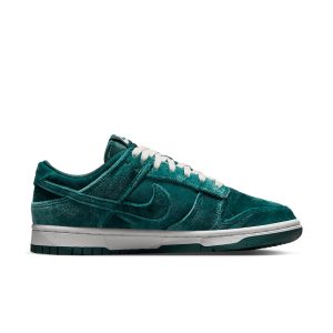 Nike Dunk Low “Green Velvet”