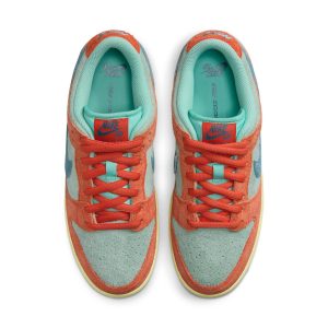 Nike SB Dunk Low “Orange Emerald Rise”