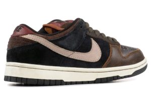 Nike SB Dunk Low Premium “Strummer”