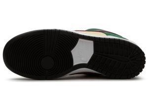 Nike SB Dunk Low Pro “Vegas Gold”