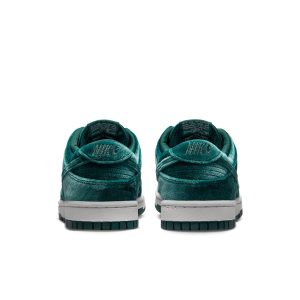 Nike Dunk Low “Green Velvet”