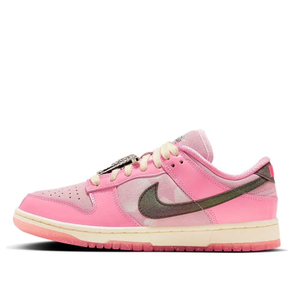 Nike Dunk Low "Barbie"