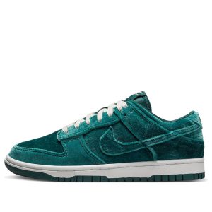 Nike Dunk Low “Green Velvet”